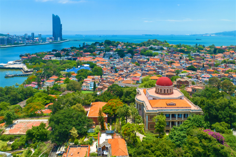 Le manoir Bagua est situé au pied nord-est du mont Bijia, au nord-est de l'?le de Gulangyu, surplombant le port de Xiamen, dans la province du Fujian (sud-est de la Chine). (Photo / Xu Qiuheng)