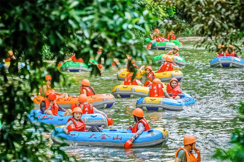 Jiangxi : la fièvre du rafting rural à Ganzhou