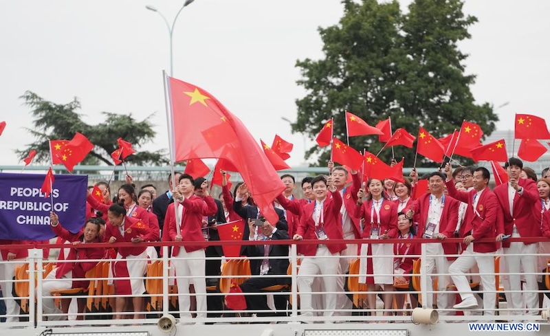 Photo prise le 26 juillet 2024 montrant la délégation chinoise lors de la cérémonie d'ouverture des Jeux olympiques de Paris 2024 à Paris, en France. (Xinhua/Lui Siu Wai/POOL)