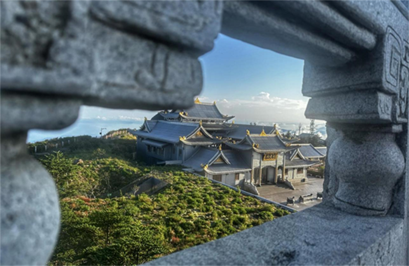 L'amitié par les arts martiaux : des journalistes chinois et étrangers visitent le mont Emei au Sichuan