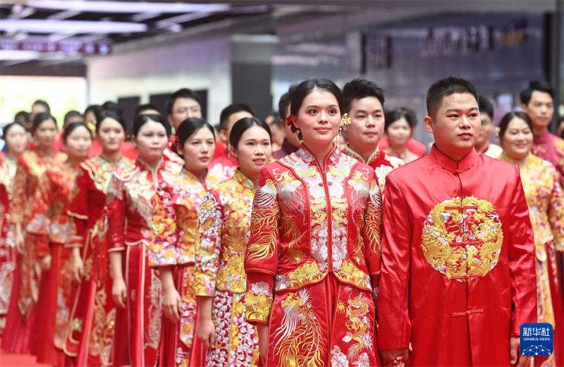 Un mariage collectif de 10 000 personnes organisé dans l'ensemble de la Chine